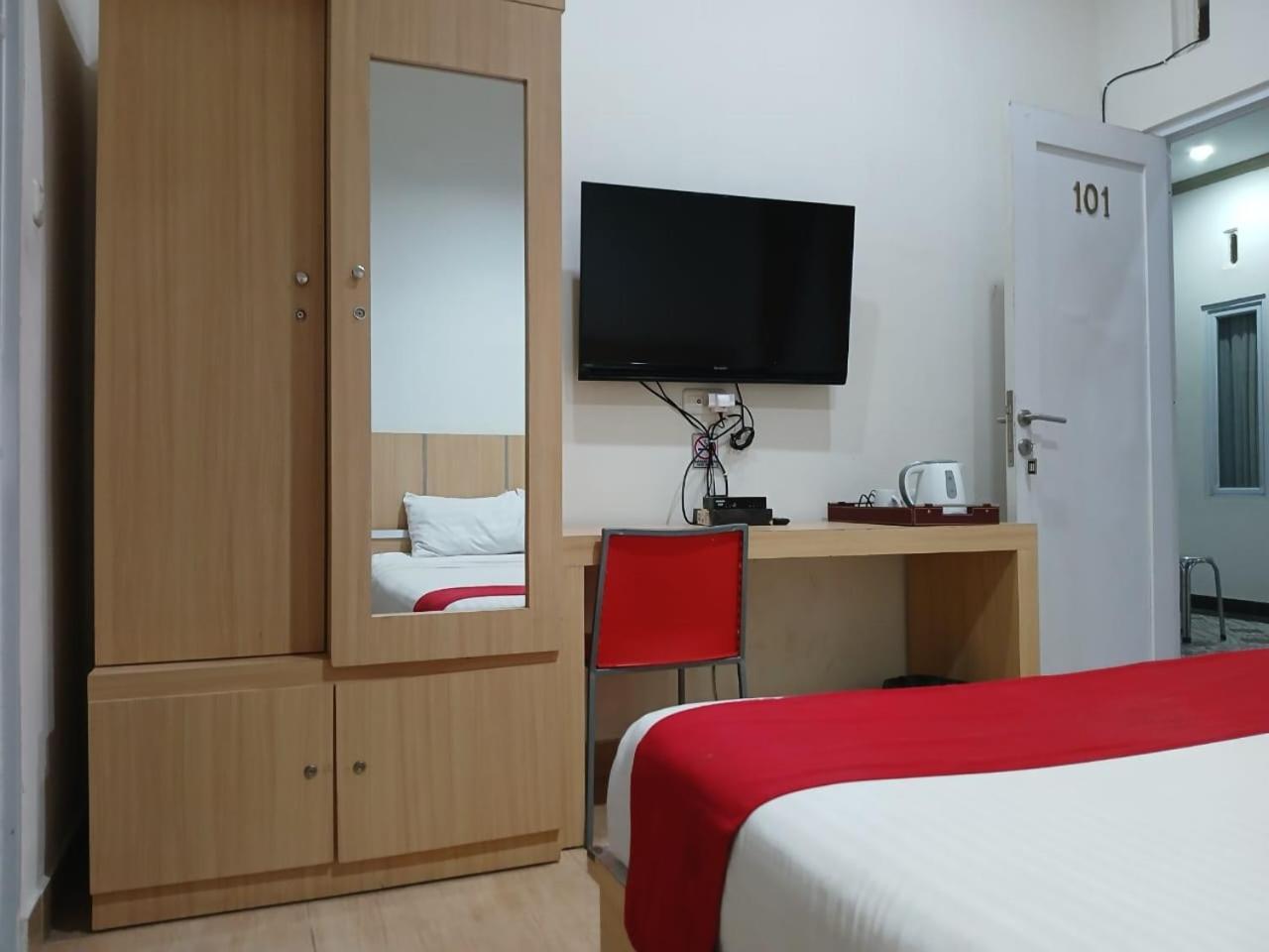 Macan Kumbang Residence Palembang Exteriör bild