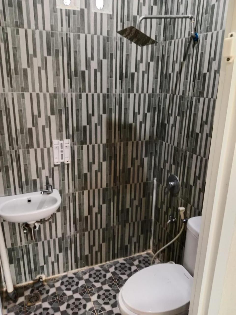 Macan Kumbang Residence Palembang Exteriör bild